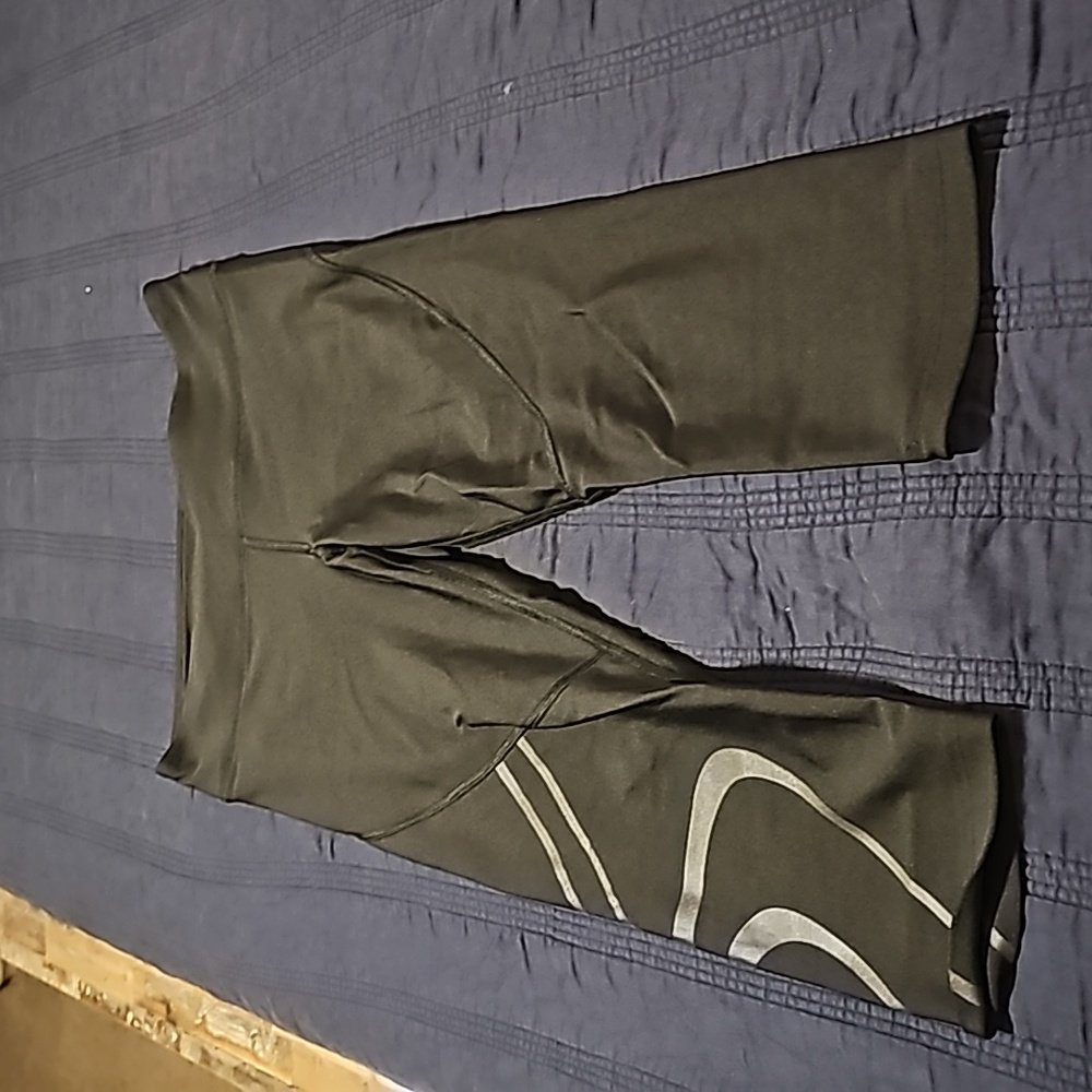 Under Armour compression pants, size medium, color black